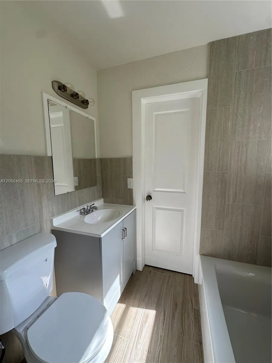 1048 E Avenue E #3 Riviera Beach, FL 33404