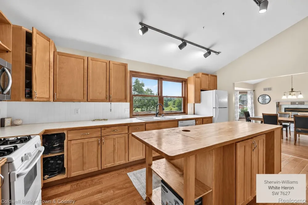 8175 Farley Road Putnam Township, MI 48169