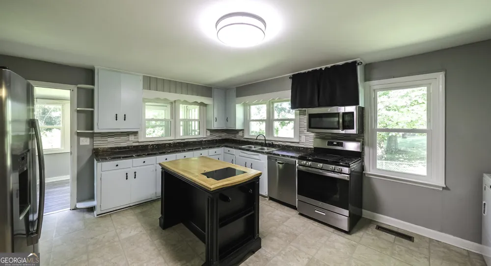 2986 Hilltop DR Buchanan, GA 30113