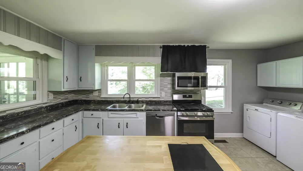 2986 Hilltop DR Buchanan, GA 30113