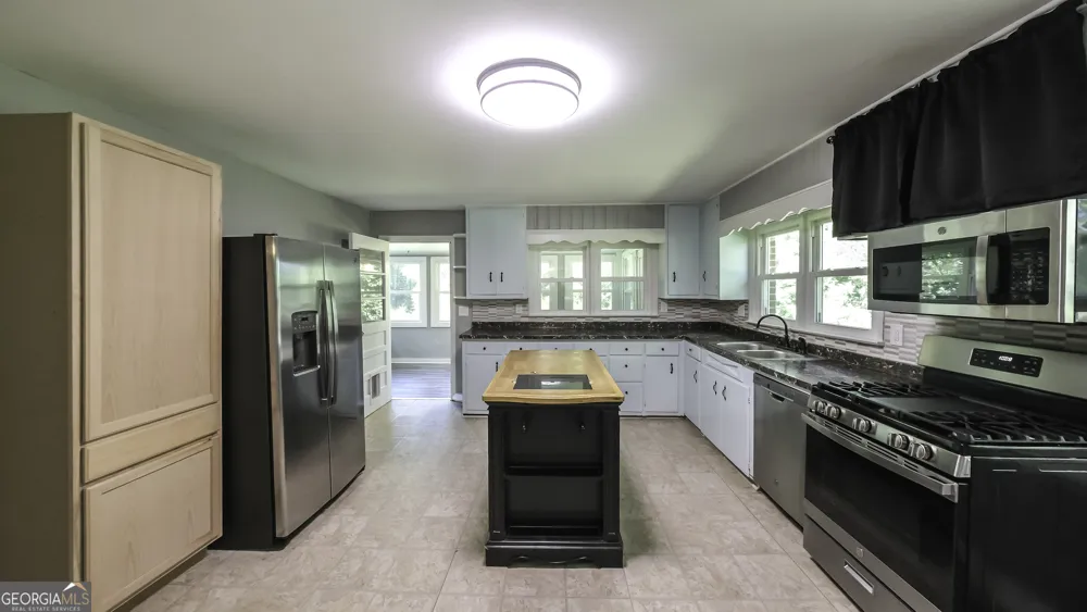 2986 Hilltop DR Buchanan, GA 30113