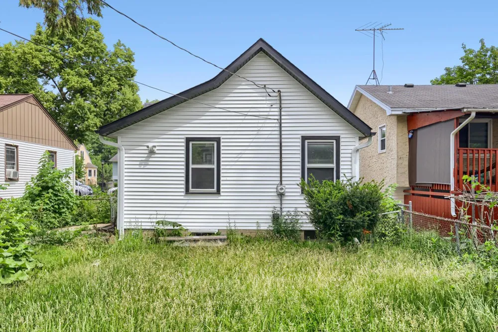1024 Geranium Avenue E Saint Paul, MN 55106