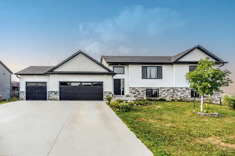 856 Golfview Avenue Zumbrota, MN 55992