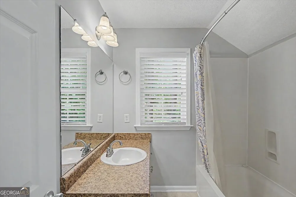 90 Brisbon Hall DR Richmond Hill, GA 31324