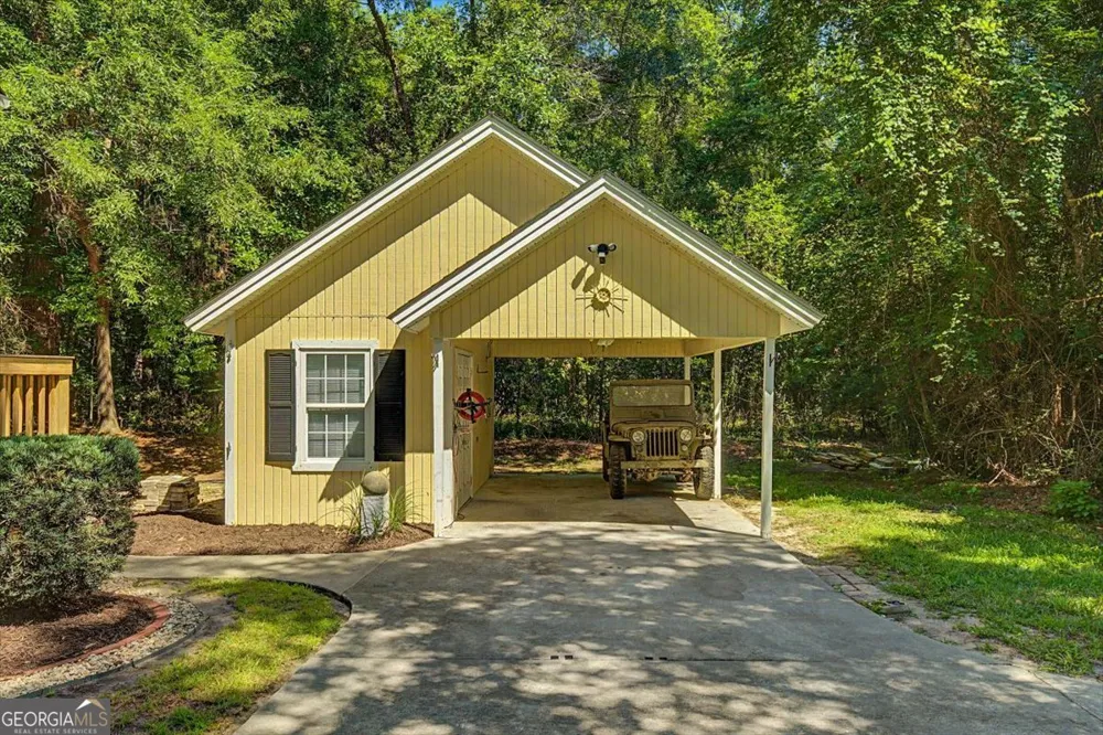 90 Brisbon Hall DR Richmond Hill, GA 31324