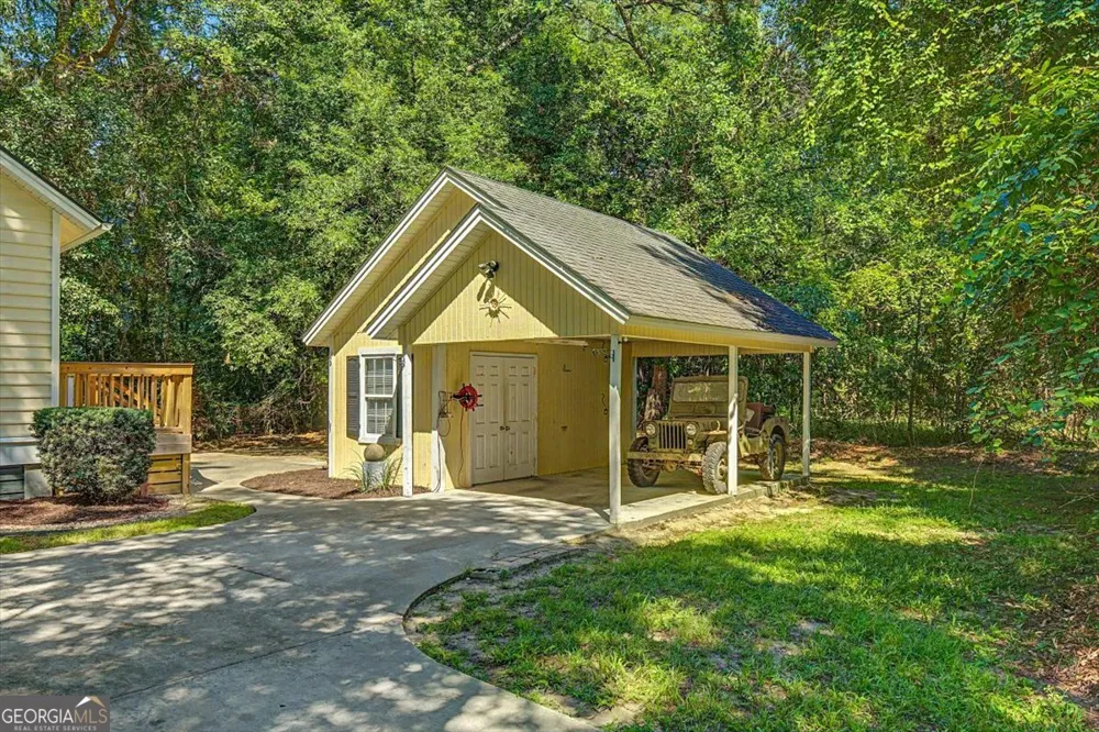 90 Brisbon Hall DR Richmond Hill, GA 31324