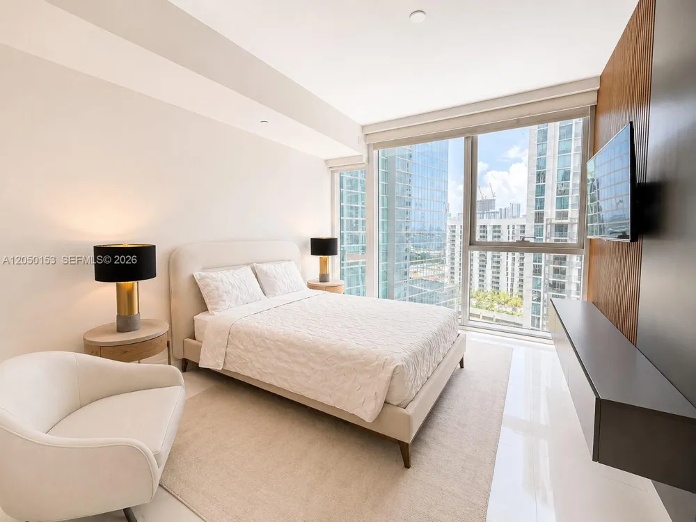 300 Biscayne Boulevard Way #2609W Miami, FL 33131