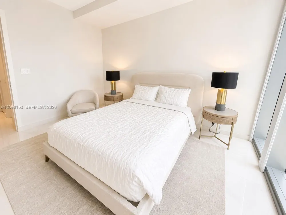 300 Biscayne Boulevard Way #2609W Miami, FL 33131