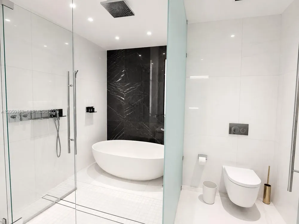 300 Biscayne Boulevard Way #2609W Miami, FL 33131