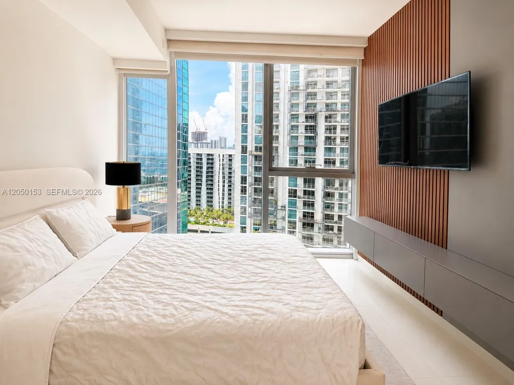 300 Biscayne Boulevard Way #2609W Miami, FL 33131