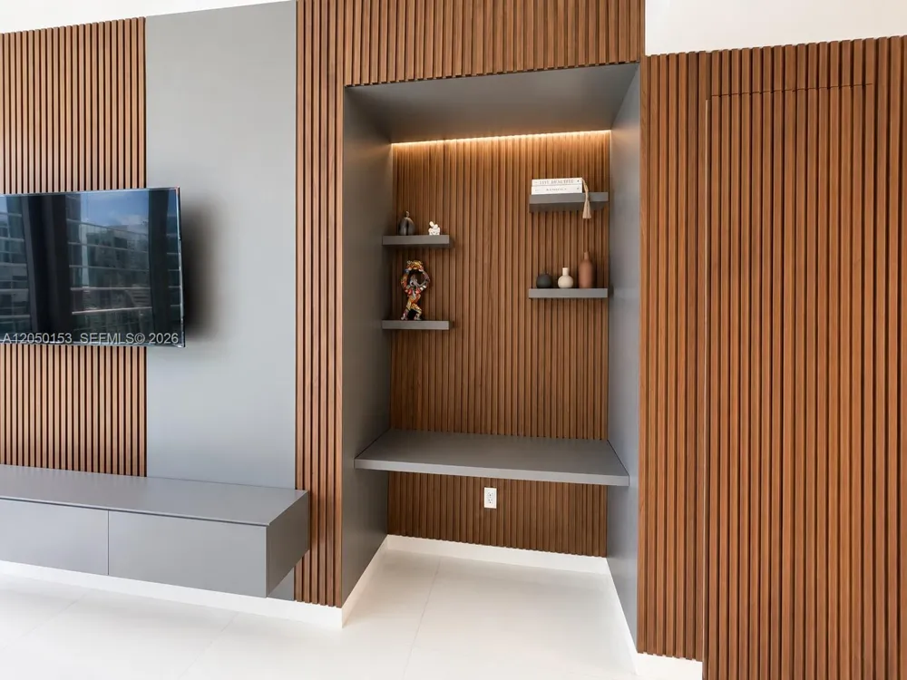 300 Biscayne Boulevard Way #2609W Miami, FL 33131