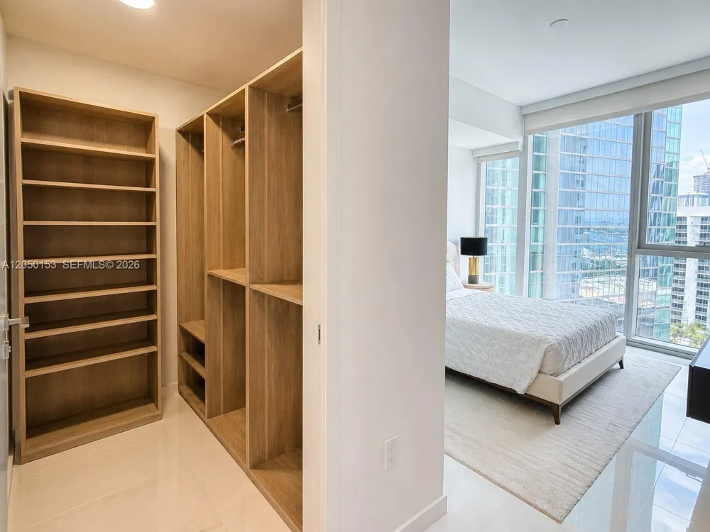300 Biscayne Boulevard Way #2609W Miami, FL 33131