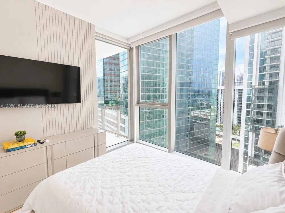 300 Biscayne Boulevard Way #2609W Miami, FL 33131