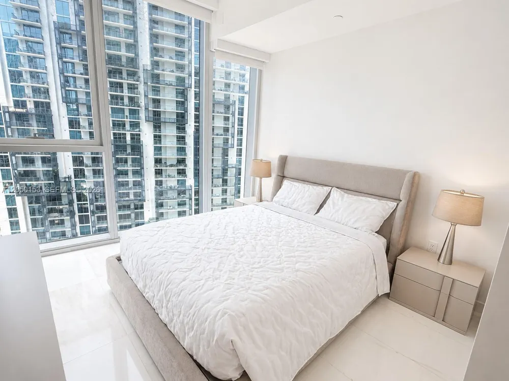 300 Biscayne Boulevard Way #2609W Miami, FL 33131