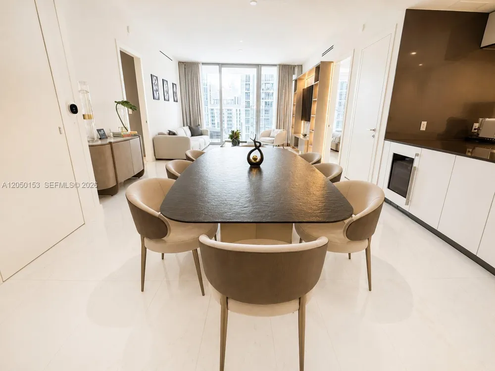 300 Biscayne Boulevard Way #2609W Miami, FL 33131