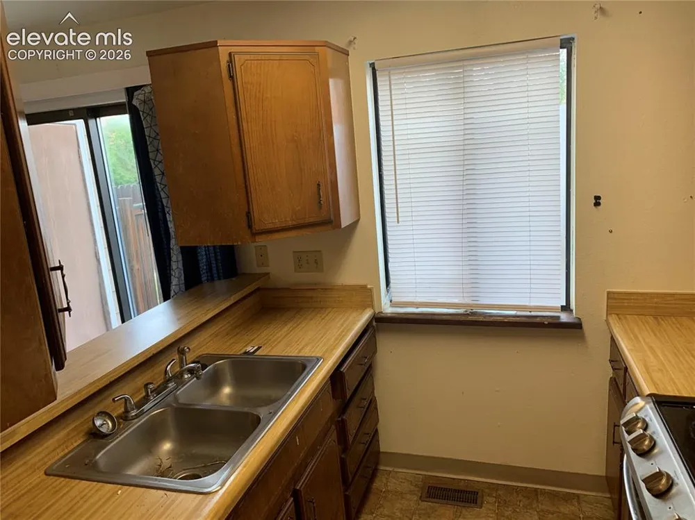 879 London Green Way Colorado Springs, CO 80906
