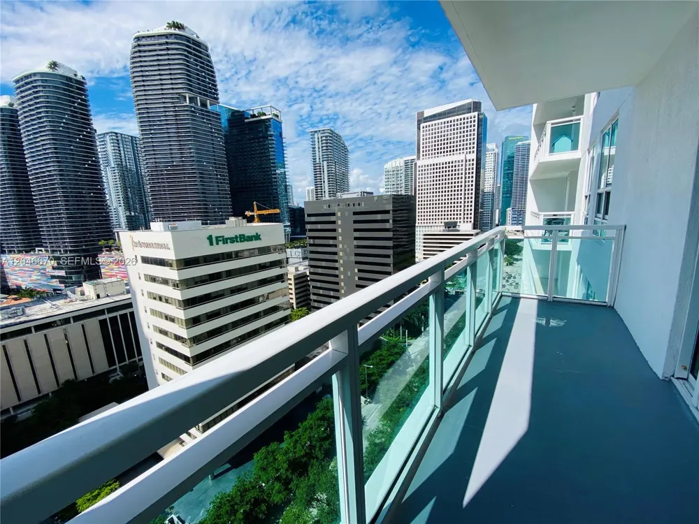 951 Brickell Ave #1909 Miami, FL 33131