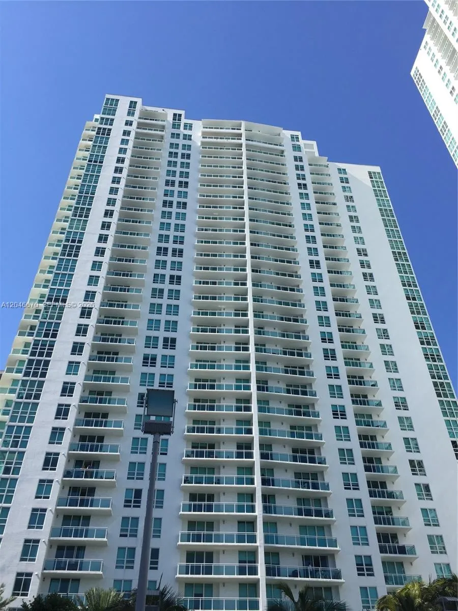 951 Brickell Ave #1909 Miami, FL 33131