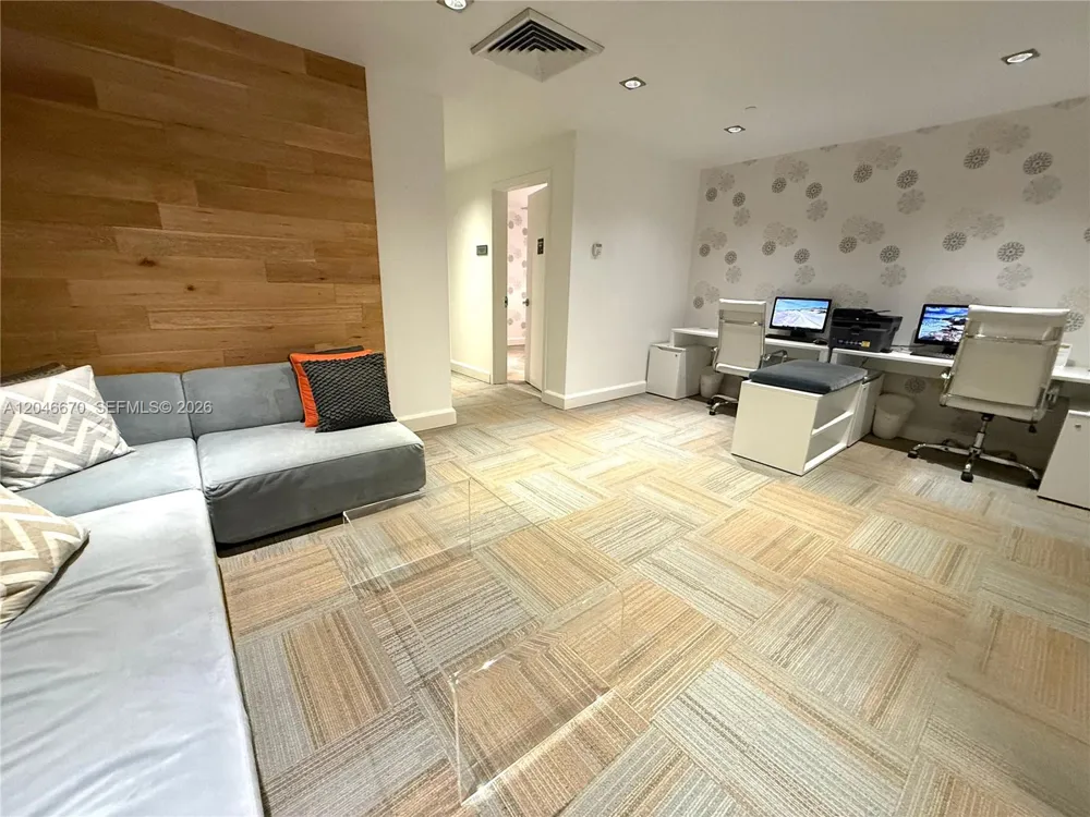 951 Brickell Ave #1909 Miami, FL 33131