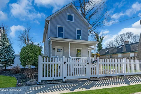 814 Dunlewy Street
