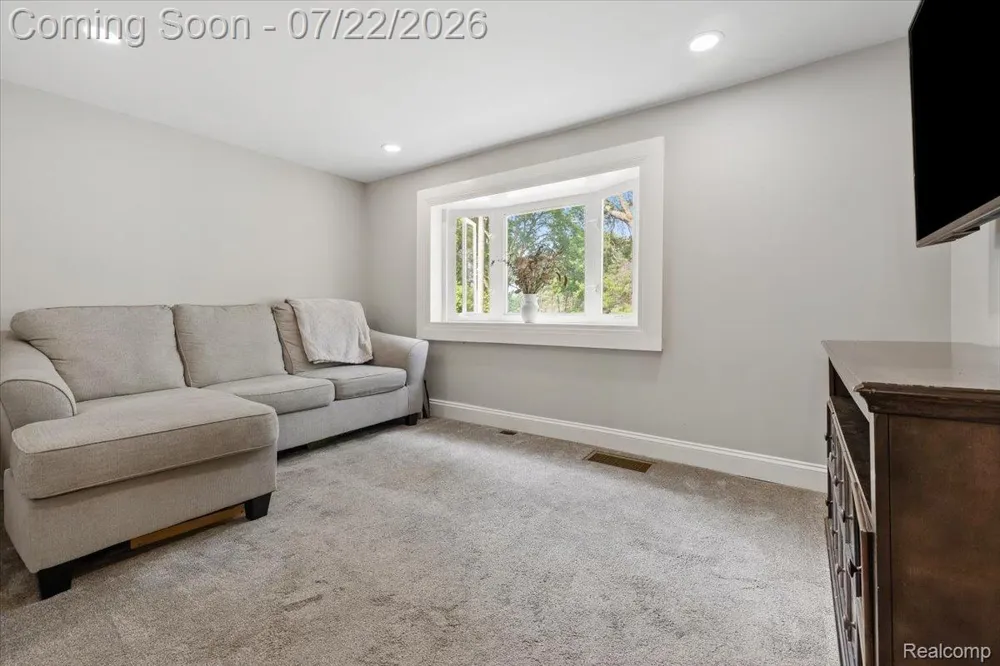 16036 Worden Road Groveland Township, MI 48442