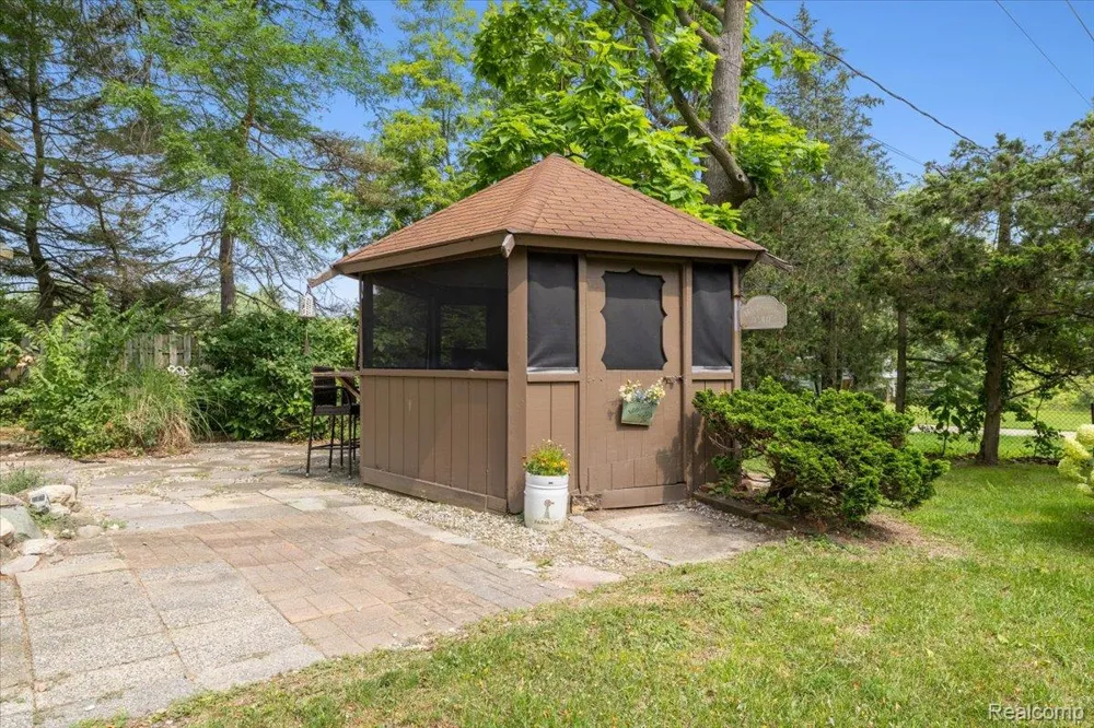 16036 Worden Road Groveland Township, MI 48442