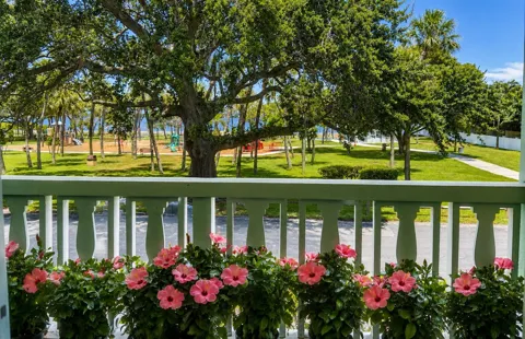 421 S LAKESIDE DRIVE #7