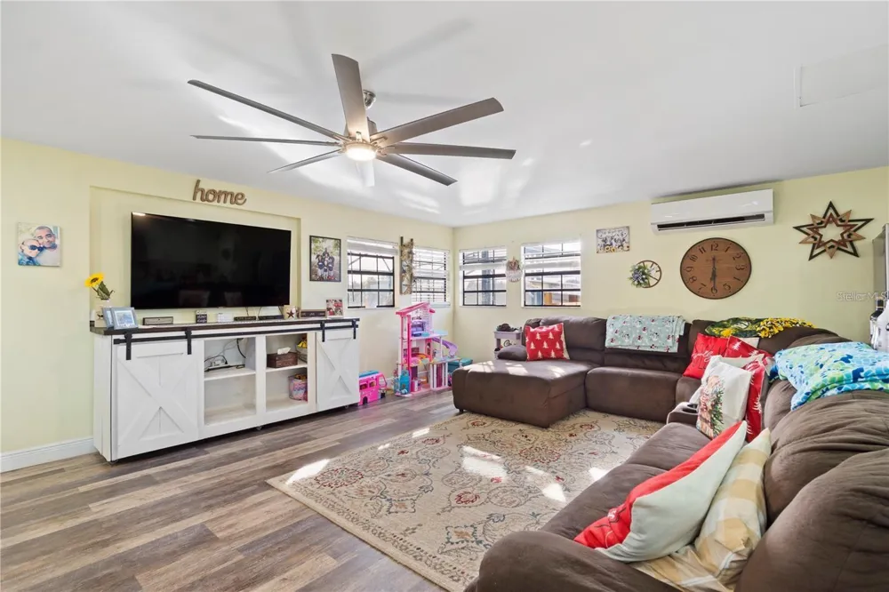 15525 VILLA CITY ROAD Groveland, FL 34736