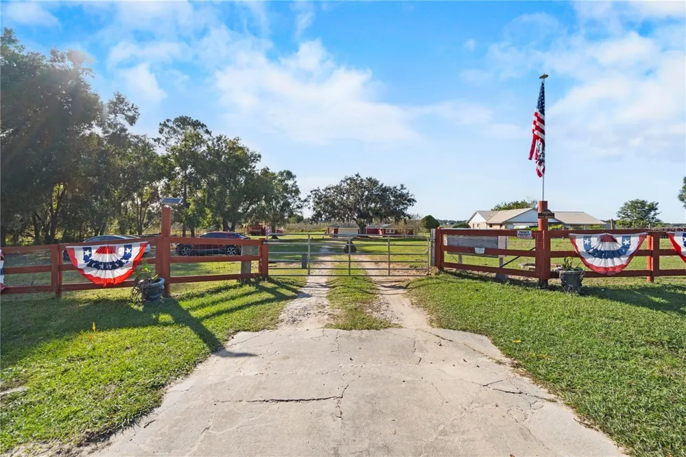 15525 VILLA CITY ROAD Groveland, FL 34736