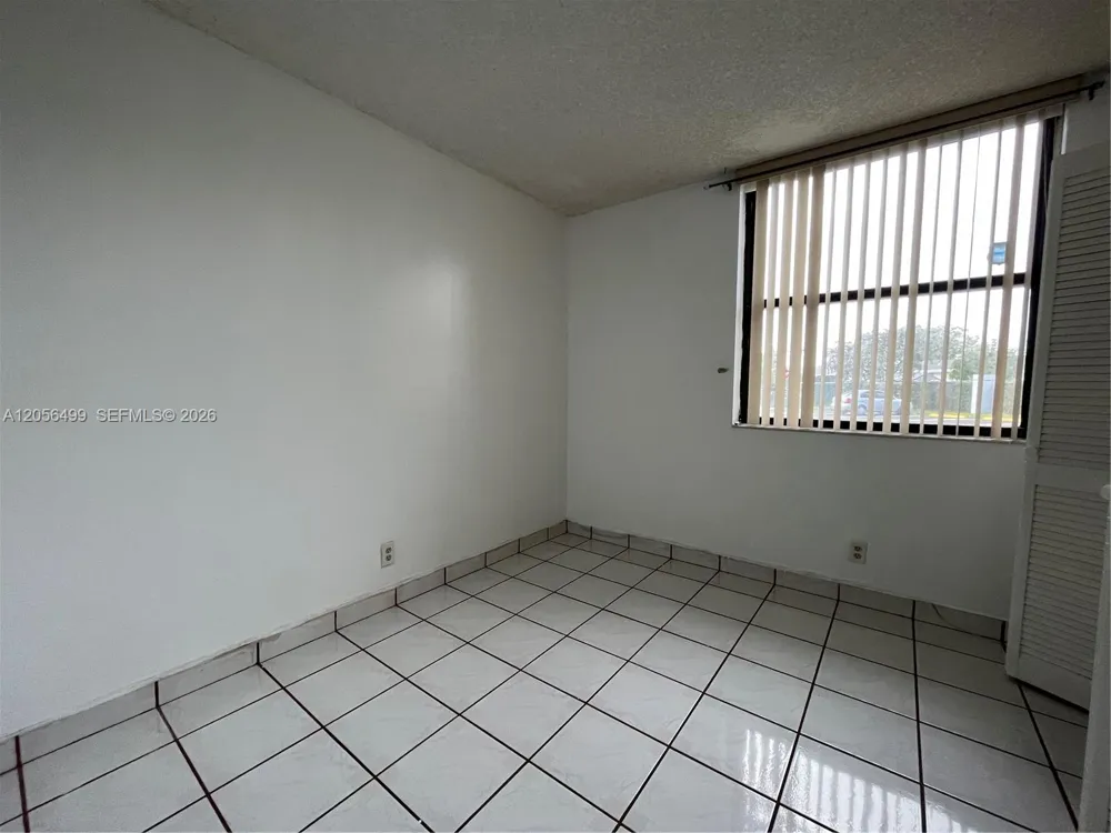 215 Lake Pointe Dr #104 Oakland Park, FL 33309