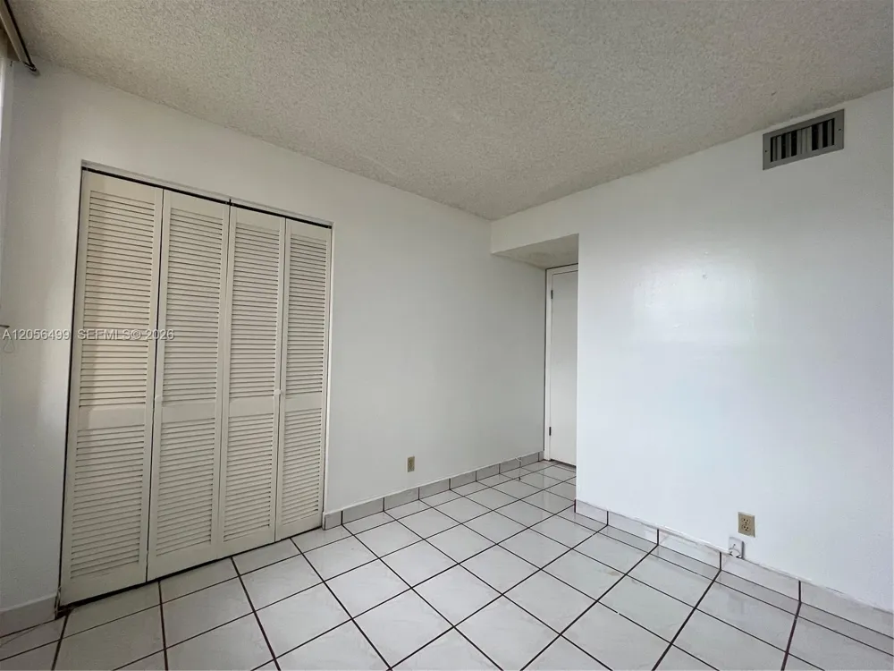 215 Lake Pointe Dr #104 Oakland Park, FL 33309
