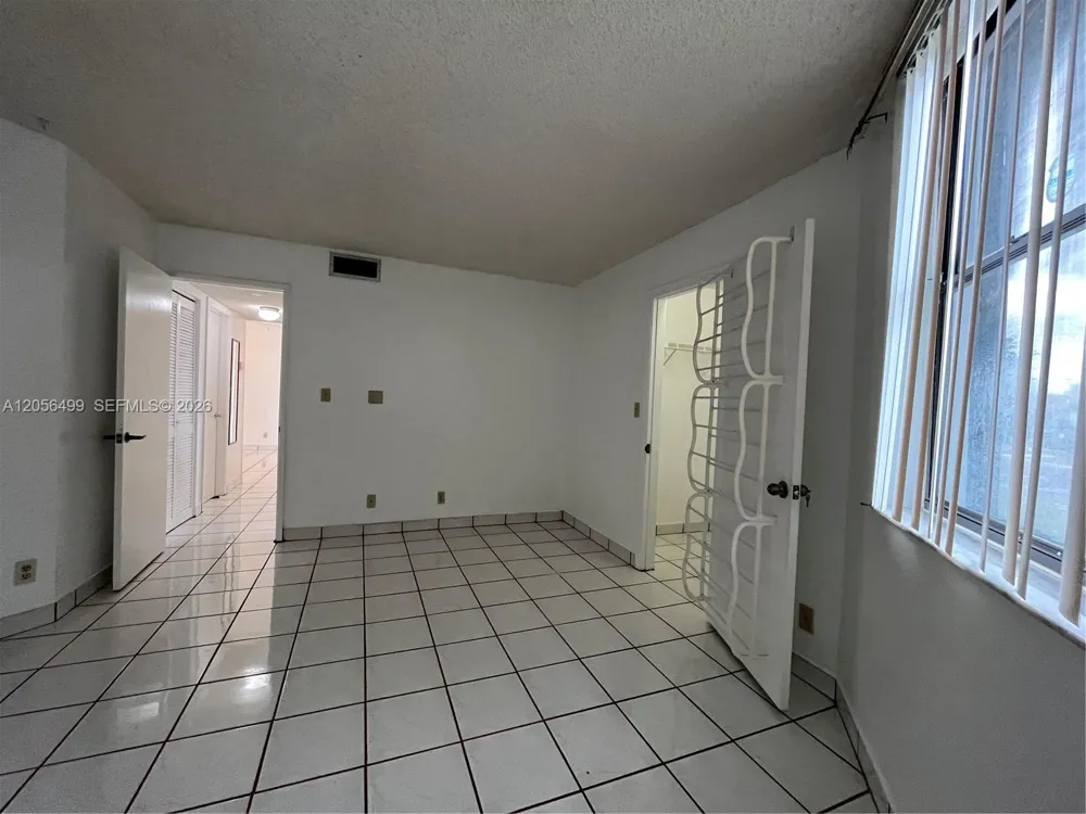 215 Lake Pointe Dr #104 Oakland Park, FL 33309