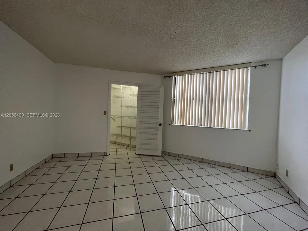 215 Lake Pointe Dr #104 Oakland Park, FL 33309