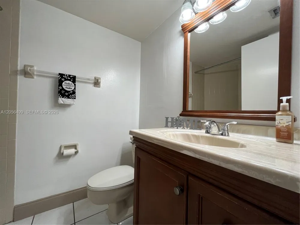 215 Lake Pointe Dr #104 Oakland Park, FL 33309