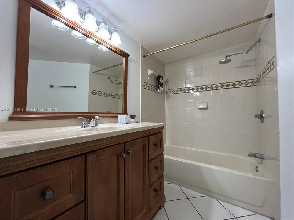 215 Lake Pointe Dr #104 Oakland Park, FL 33309