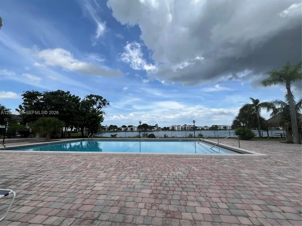 215 Lake Pointe Dr #104 Oakland Park, FL 33309