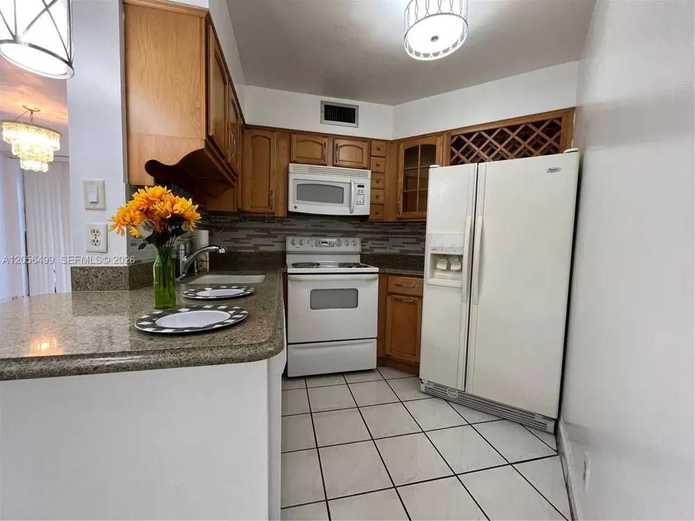 215 Lake Pointe Dr #104 Oakland Park, FL 33309