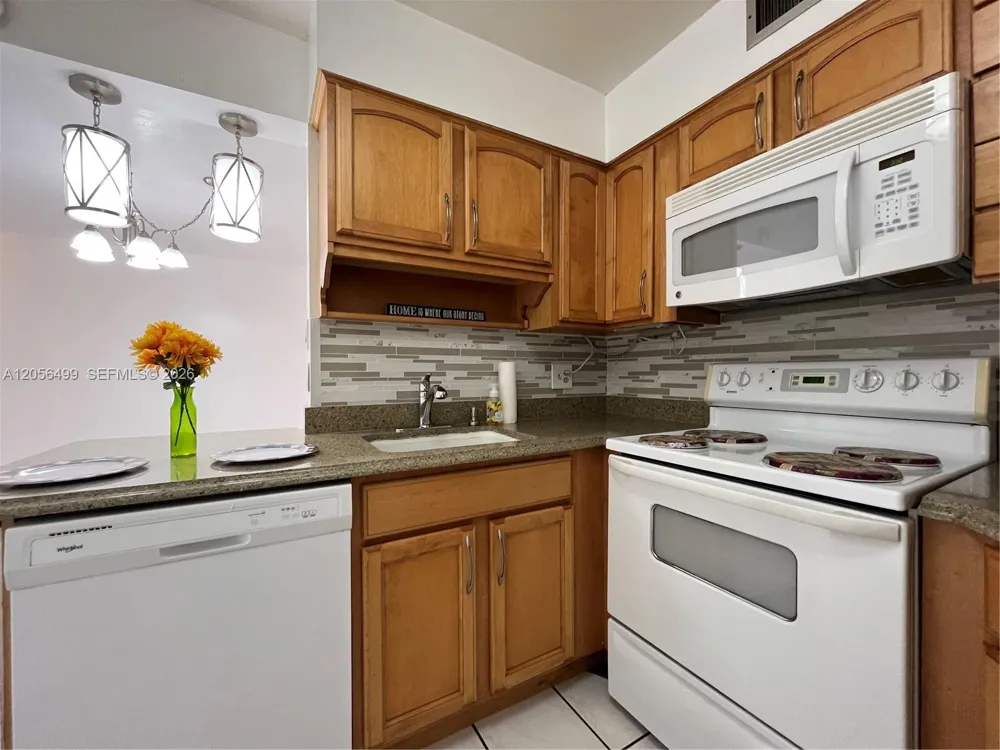 215 Lake Pointe Dr #104 Oakland Park, FL 33309