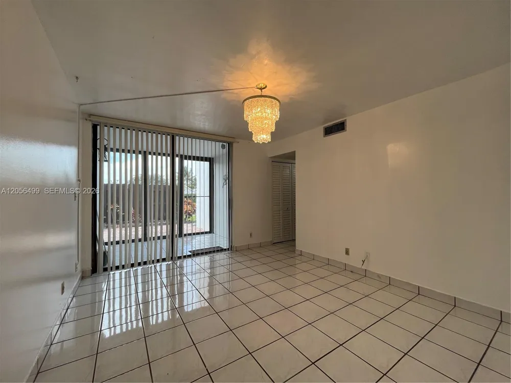 215 Lake Pointe Dr #104 Oakland Park, FL 33309