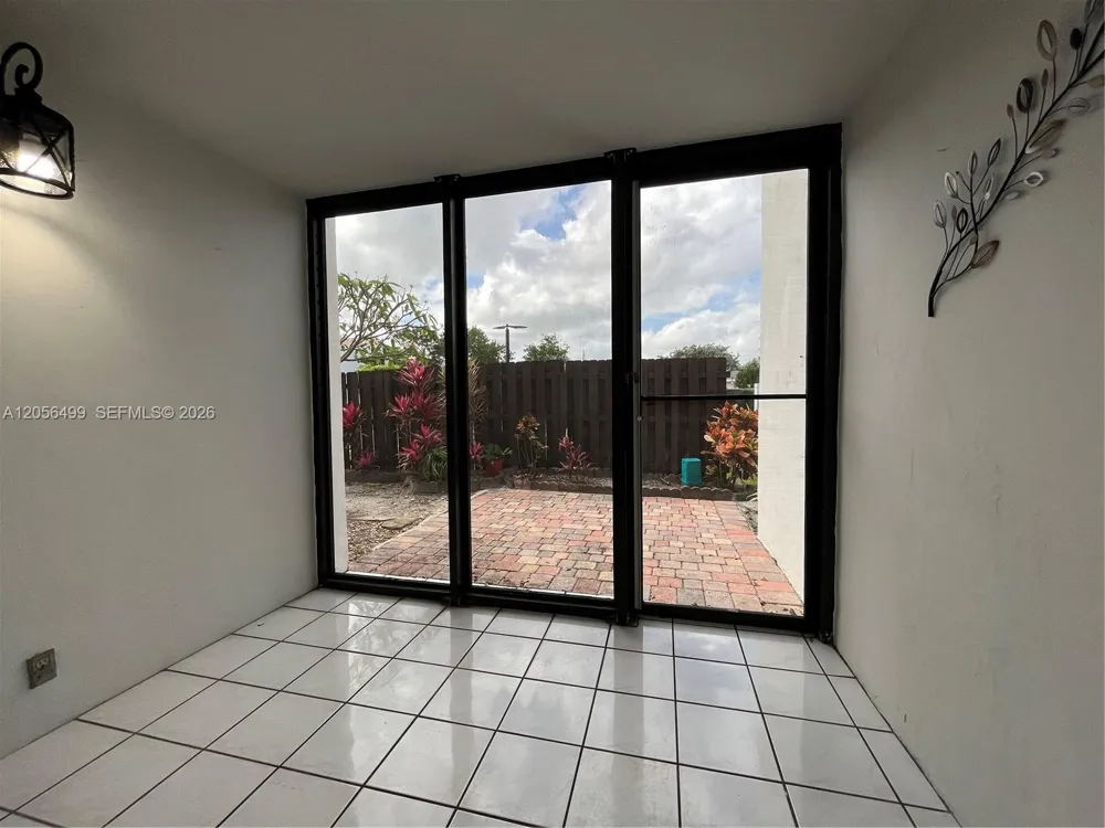215 Lake Pointe Dr #104 Oakland Park, FL 33309