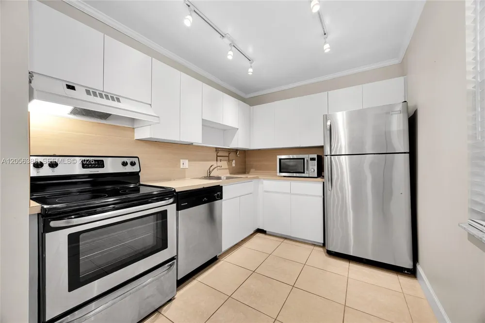 8261 SW 128th St #207 Pinecrest, FL 33156