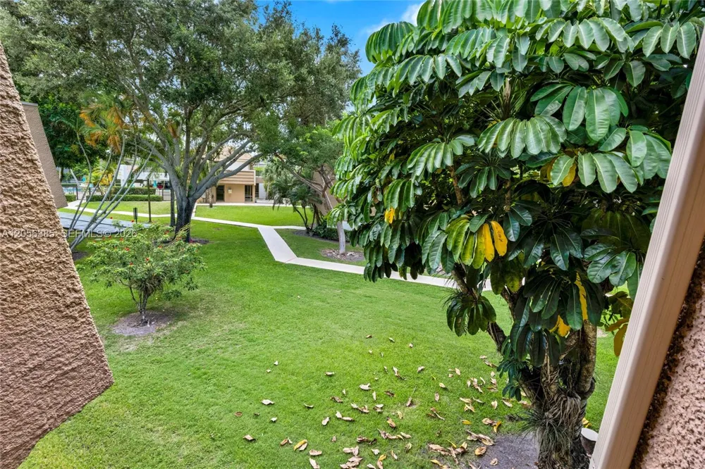 8261 SW 128th St #207 Pinecrest, FL 33156