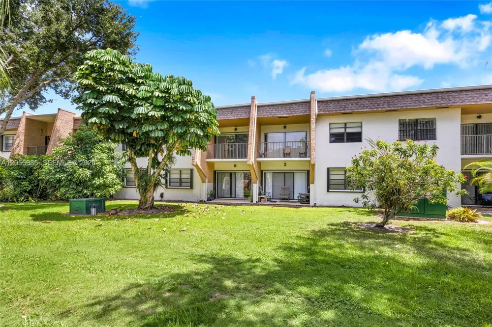 8261 SW 128th St #207 Pinecrest, FL 33156
