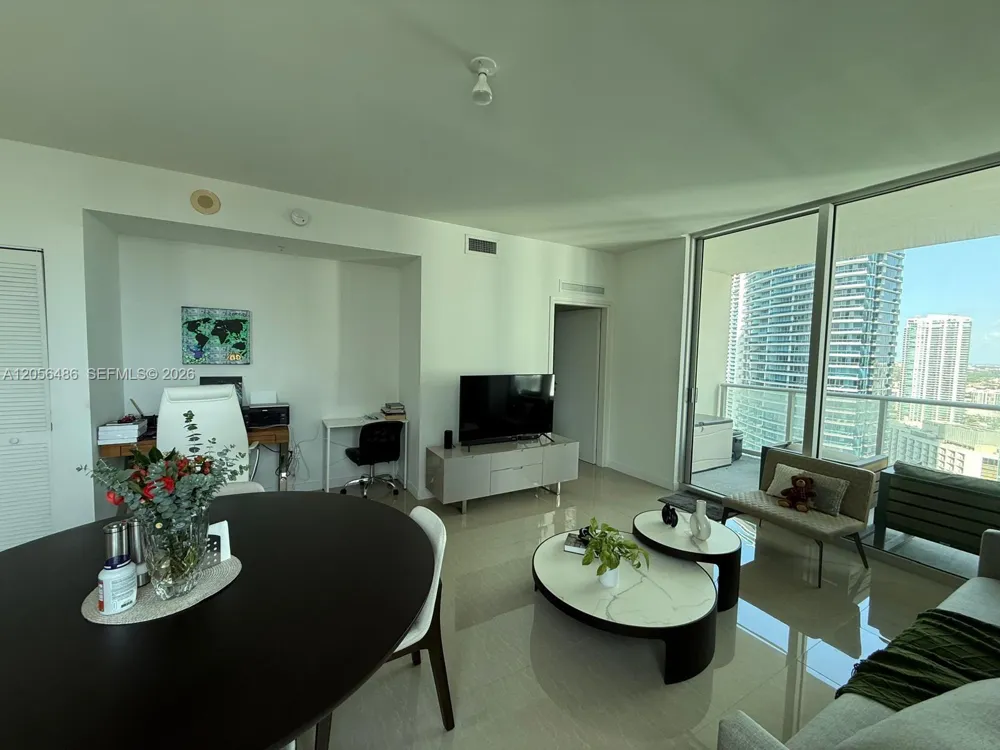 300 S Biscayne Blvd #T-3301 Miami, FL 33131