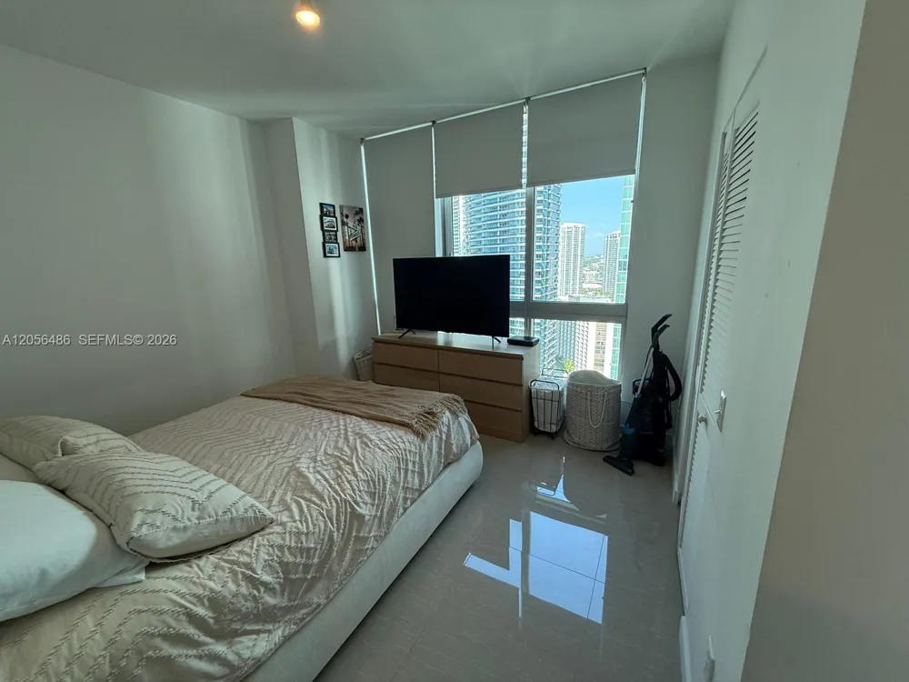 300 S Biscayne Blvd #T-3301 Miami, FL 33131