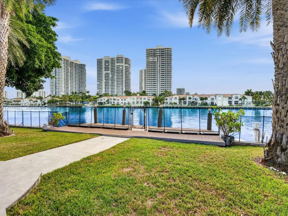 628 Island Golden Beach, FL 33160