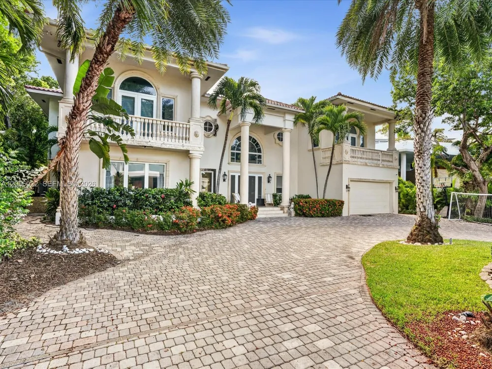 628 Island Golden Beach, FL 33160