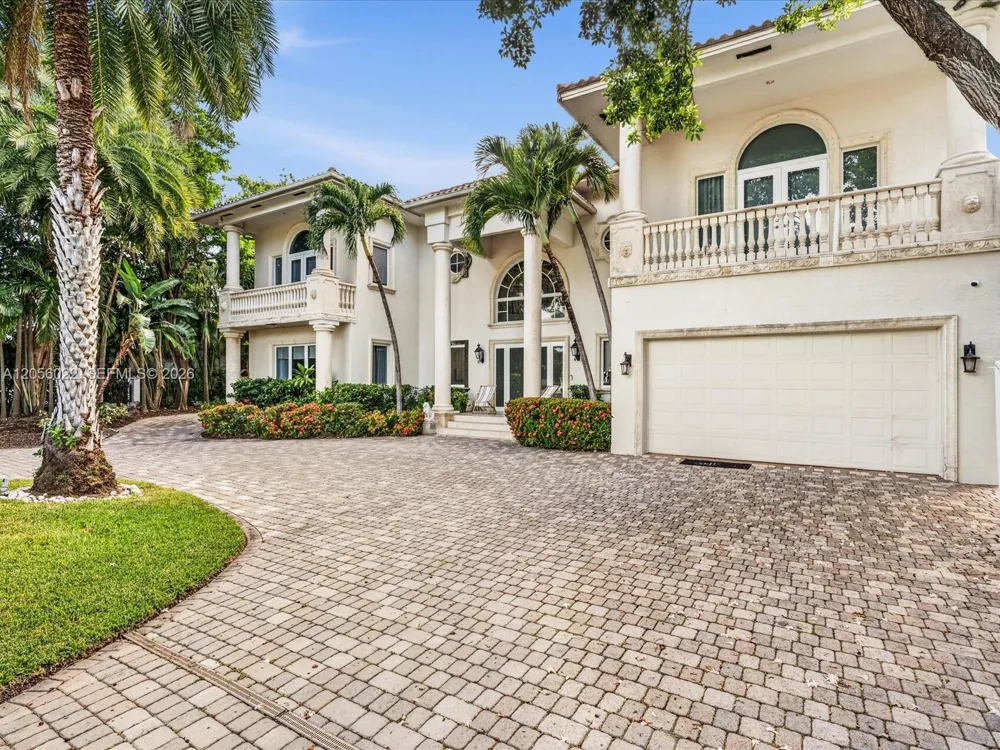 628 Island Golden Beach, FL 33160