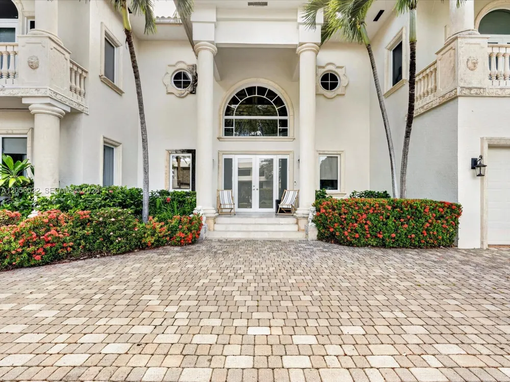 628 Island Golden Beach, FL 33160
