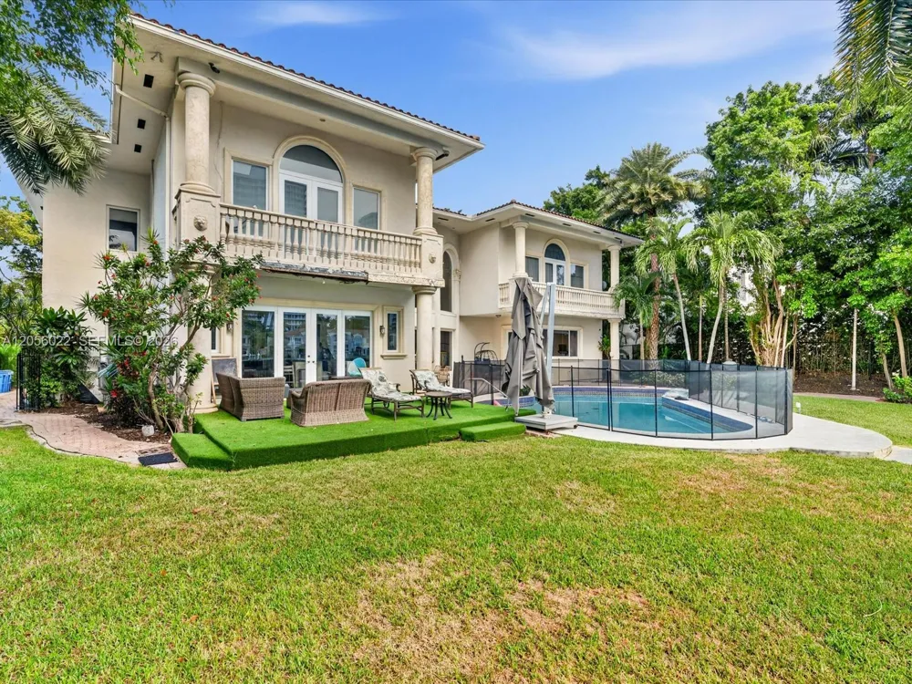 628 Island Golden Beach, FL 33160